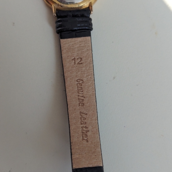 Lot of 3 Leather Watches Coldwater Creek, Helbros, Alfred Sung - Picture 8 of 11